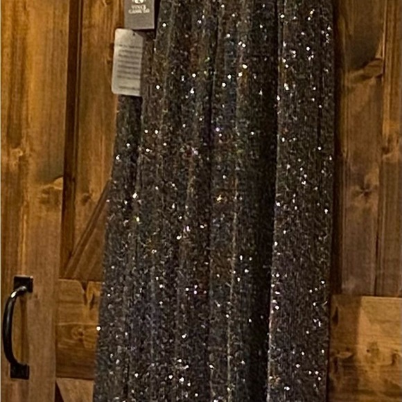 Vince Camuto metallic, spaghetti strap, evening gown. NWT women's size 14. - Picture 7 of 9